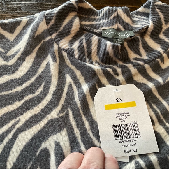 Wonderly Gray and White Crew Neck Sweater with Animal Print - Picture 2 of 9